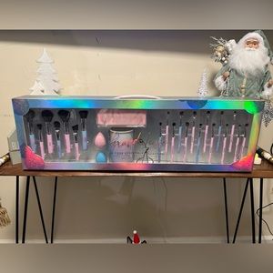 GRAND LUXE 26 PIECE BRUSH SET